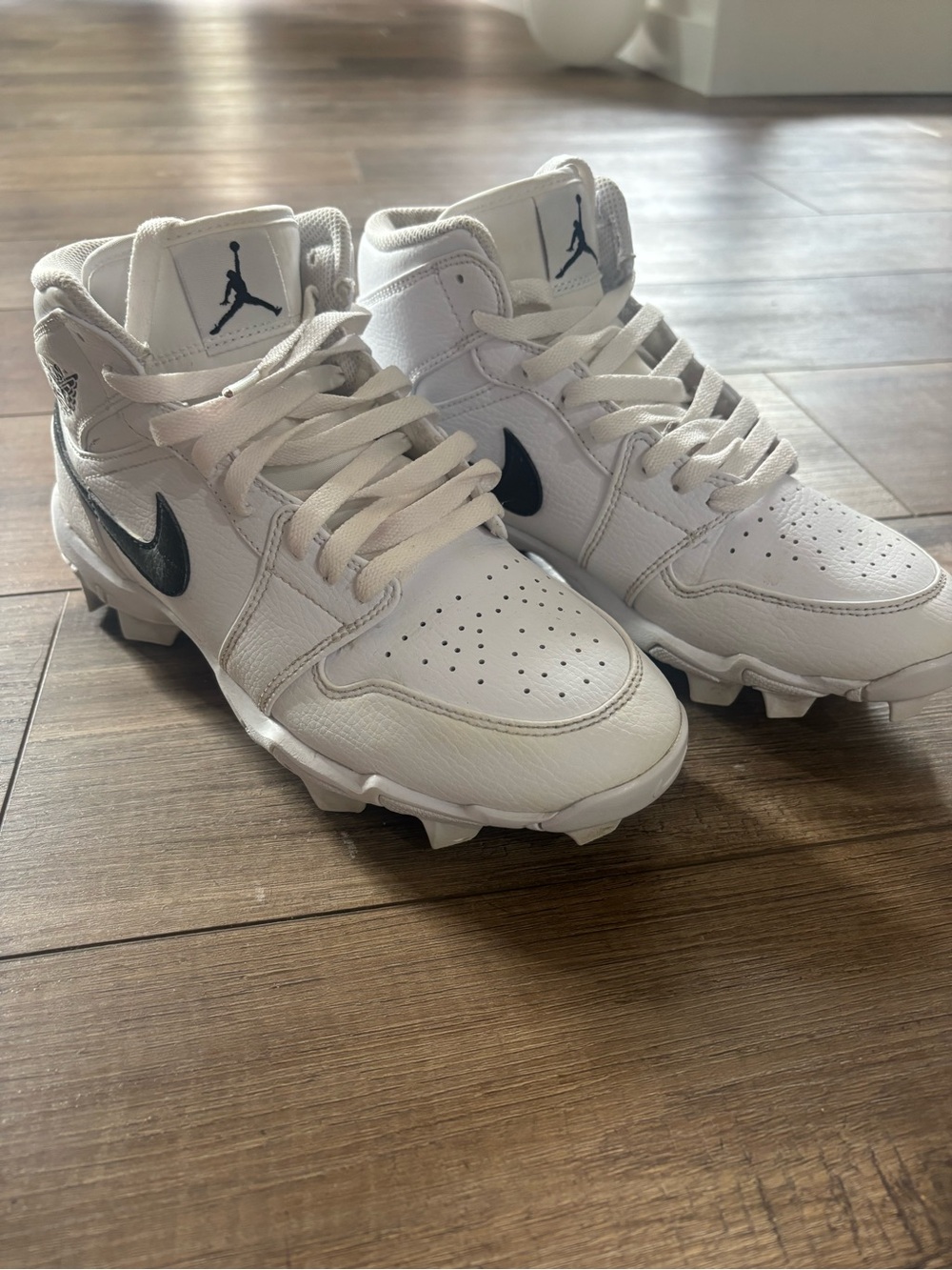 Nike Jordan Youth Basketball White/Black Mid-Top Athletic Cleats